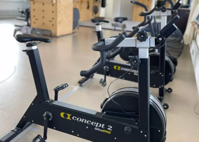 Grande salle active pour la rééducation avec un physiothérapeute à Aigle-Valerette