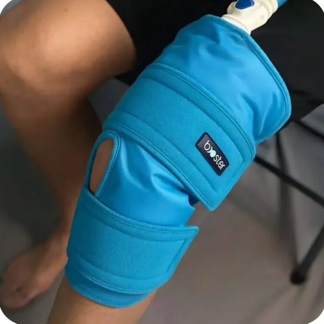 Cryothérapie compressive sur un patient chez Physio Clinics